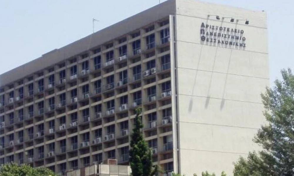 Τρόμος στο ΑΠΘ: Έσπασαν καρέκλα στο κεφάλι φοιτητή που εναντιώνεται στην κατάληψη!